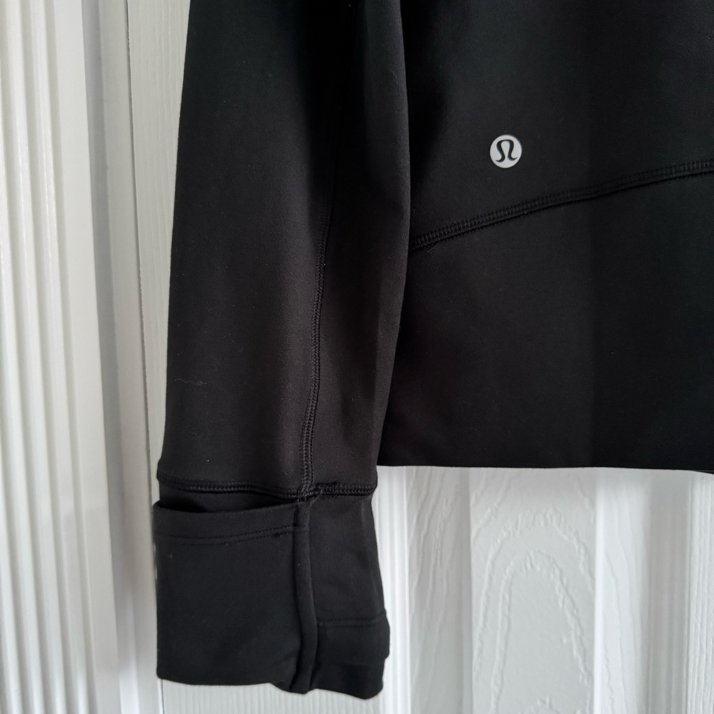 Lululemon Black sweatshirt, size 6